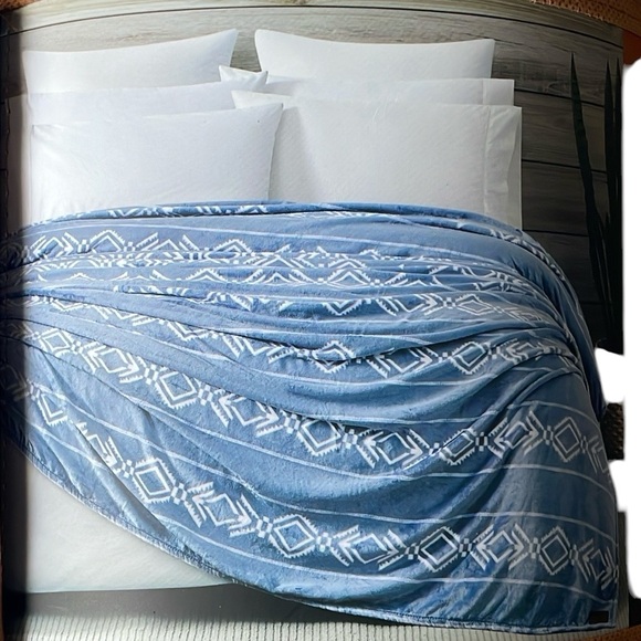 Frye - Queen Plush Blanket - Picture 6 of 6